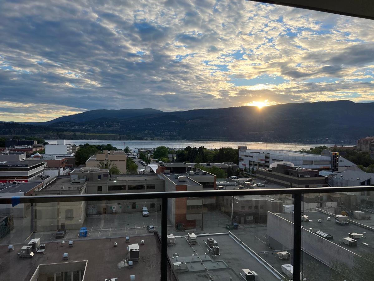 Amazing Brand New Lakeview Condo Downtown Kelowna Exterior foto